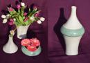 Vase Assemblables Blanc et Vert - ici en 3 parties : soliflor, bouquet rond et grands bouquets - uvre et photo Mathieu Hettema 